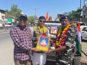 લુણાવાડા બસ સ્ટેશન રત્ના ભાઈ ના સન્માન સમારંભ મા વરઘોડા સ્વરૂપે 20 કિલોમીટર રેલી ખુબ ખુબ શભેચ્છાઓ