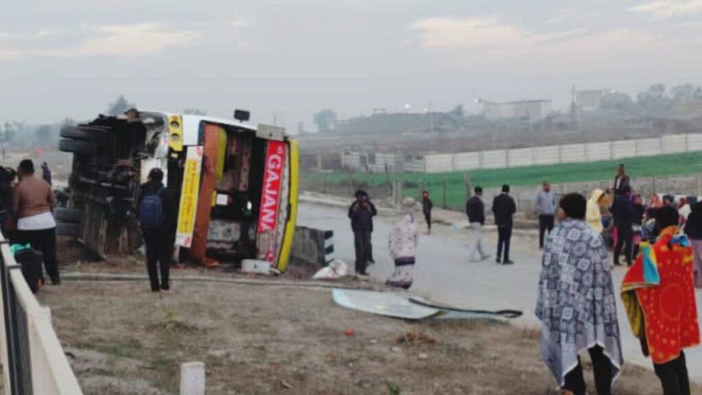 मैहर में भीषण हादसा, सूरत से श्रद्धालुओं को लेकर महाकुंभ जा रही बस पलटी, 50 लोग घायल…..सब एडिटर रजनीश पाण्डेय