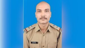 सूरत इंटरनेशनल एयरपोर्ट पर CISF के सब इंस्पेक्टर ने सर्विस रिवॉल्वर से खुद को मारी गोली, इलाज के दौरान मौत…सब एडिटर रजनीश पाण्डेय