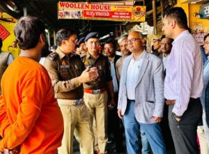 पुलिस उपायुक्त (सेंट्रल) व जिलाधिकारी महोदय द्वारा परमट मंदिर का निरीक्षण कानपुर उत्तर प्रदेश……सह संपादक पंकज कुमार गुप्ता