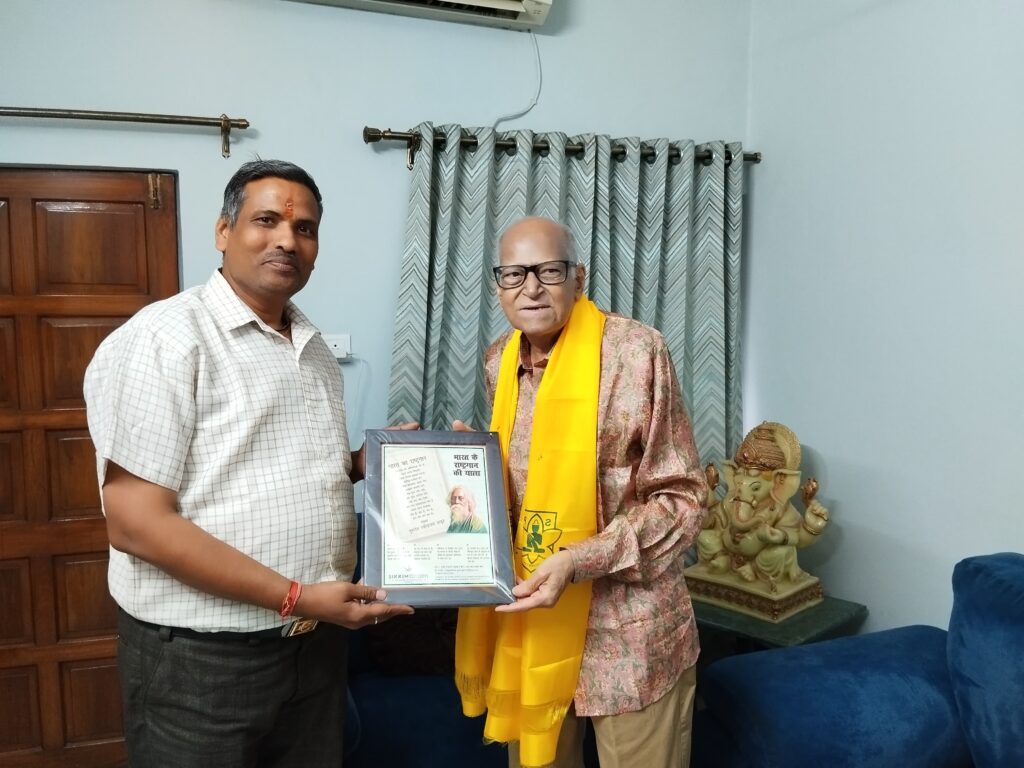 सिक्किम प्रोफेशनल यूनिवर्सिटी के कुलसचिव प्रोफेसर रमेश कुमार रावत ने किया प्रख्यात पत्रकार कल्याण सिंह कोठारी( कल्याण दादा) का सम्मान