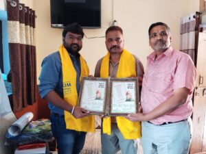 સિક્કિમ પ્રોફેશનલ યુનિવર્સિટીના રજિસ્ટ્રાર પ્રોફેસર રમેશ કુમાર રાવતે એસ્ટ્રો જર્નાલિસ્ટ ડૉ અવિનાશ શાહ અને વરિષ્ઠ પત્રકાર બ્રિજેન્દ્ર ઝાલાનું સન્માન કર્યું
