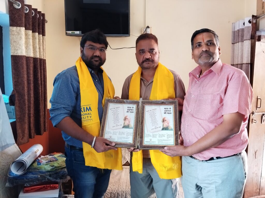 सिक्किम प्रोफेशनल यूनिवर्सिटी के कुलसचिव प्रोफेसर रमेश कुमार रावत ने किया एस्ट्रो जर्नलिस्ट डॉ अविनाश शाह एवं वरिष्ठ पत्रकार वृजेंद्र झाला का सम्मान