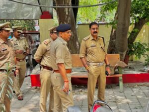 पुलिस उपायुक्त सेंट्रल ने थाना काकादेव का किया आकस्मिक निरीक्षण