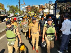 कानपुर – दिनांक 01.04.2025 को पुलिस उपायुक्त सेंट्रल श्री दिनेश त्रिपाठी द्वारा दंगा नियंत्रण स्कीम के तहत थाना बेकनगंज, अनवरगंज व चमनगंज क्षेत्र में मय फोर्स एवं आवश्यक उपकरणों के साथ मॉक ड्रिल की गई।