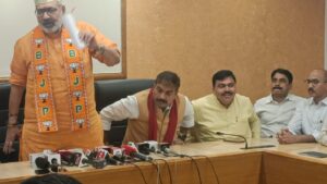 गिरिराज सिंह  गरजे,‘ए चुनाव में ना माय चले, ना बाप… बाप के बापो  पीठा चलेला!’