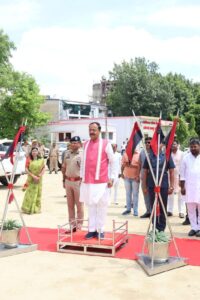 माननीय उप मुख्यमंत्री, उत्तर प्रदेश के कानपुर शहर आगमन पर कमिश्नरेट कानपुर नगर पुलिस द्वारा गार्ड ऑफ ऑनर (शलामी) दी गई।