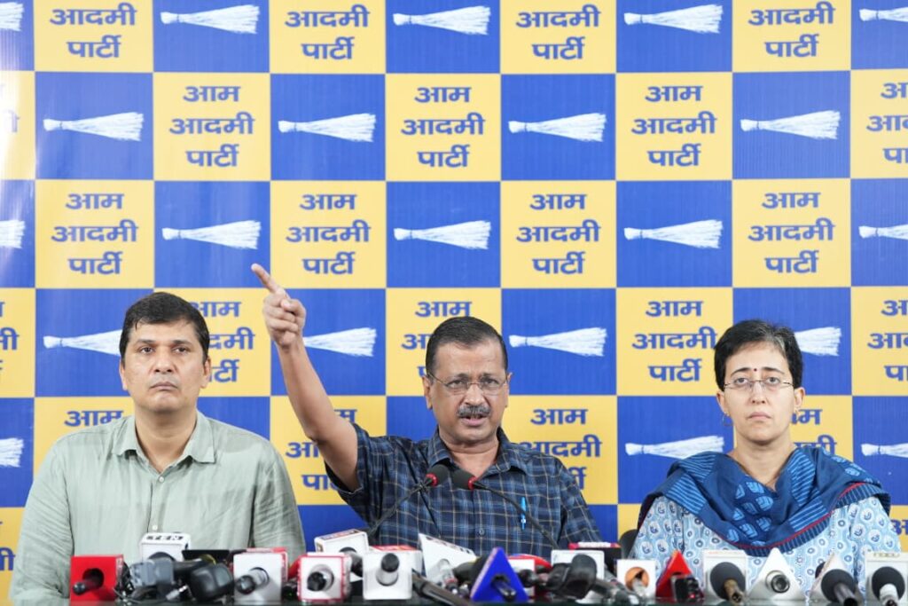 મોદીએ ટ્રમ્પ સામે ઘૂંટણ ટેક્યા, અમેરિકન કપાસ પર આયાત શુલ્ક માફ – કેજરીવાલ