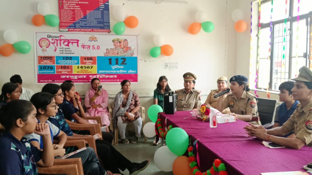 मिशन शक्ति अभियान के तहत छात्रा मानवी बनीं एक दिन की महिला थाना प्रभारी
