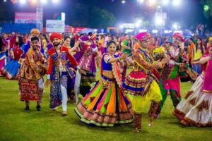 पारंपरिक :गांधीनर कल्चरल फोरम का 31वां गरबा उत्सव,पहली बार मनोकामना पत्र चिपकाने की अनोखी परंपरा गांधीनगर से विशेष प्रतिनिधि