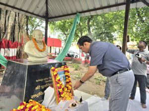 “मथुरा कलेक्ट्रेट में महर्षि वाल्मीकि जयंती पर हुआ अखंड रामायण पाठ, जिलाधिकारी ने की श्रद्धांजलि अर्पित!”