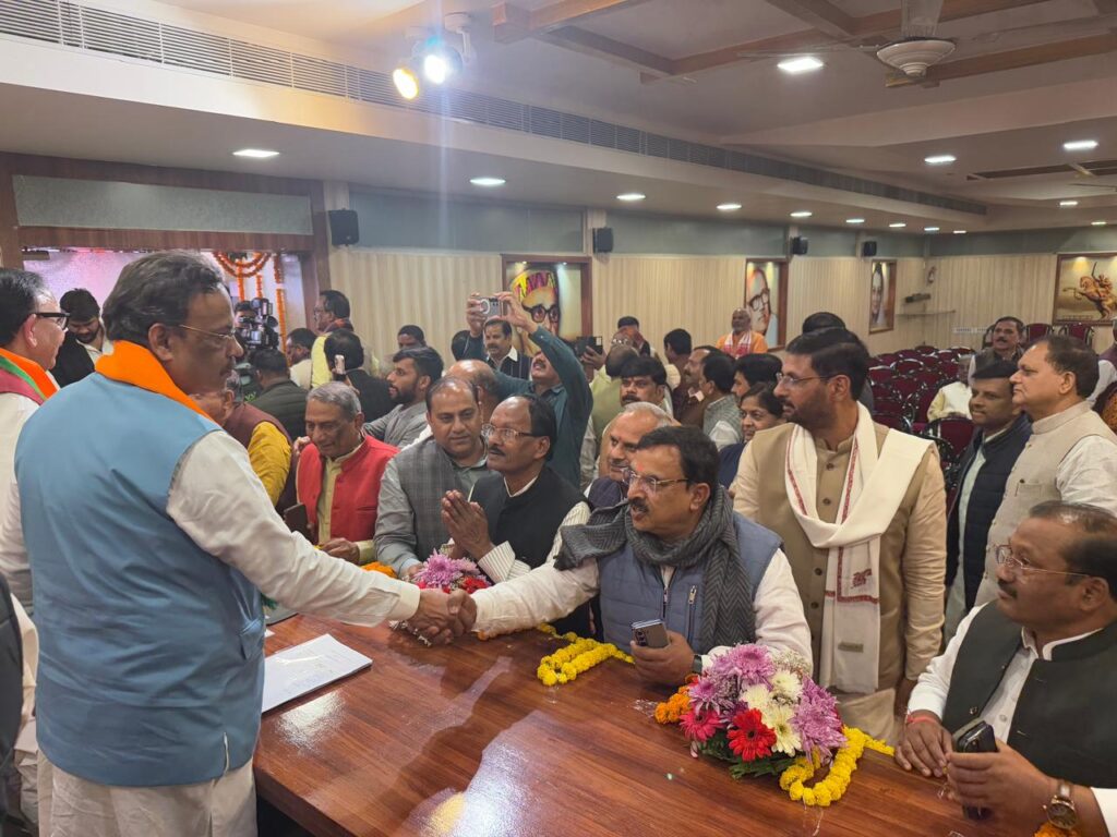 वृंदावन में धर्मेंद्र को भावभीनी श्रद्धांजलि