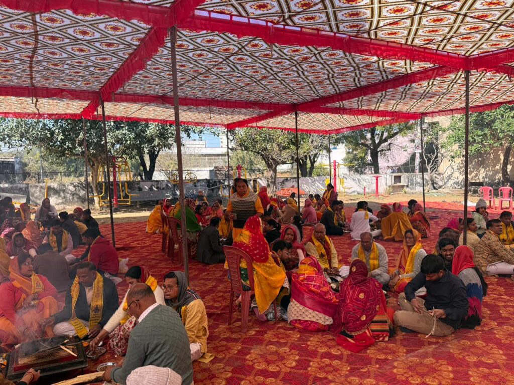 विश्व कल्याण के लिए अशोक विहार में नोकुंडीय गायत्री यज्ञ संपन्न