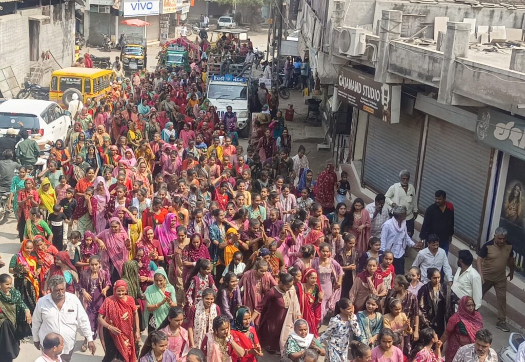 સાવરકુંડલામાં ભક્તિનો મહાસાગર ઘૂઘવ્યો પૂજ્ય મસાપીર બાપુની નિશ્રામાં 700થી વધુ પદયાત્રીઓનો દ્વારકા સંઘ ભવ્ય રીતે રવાના