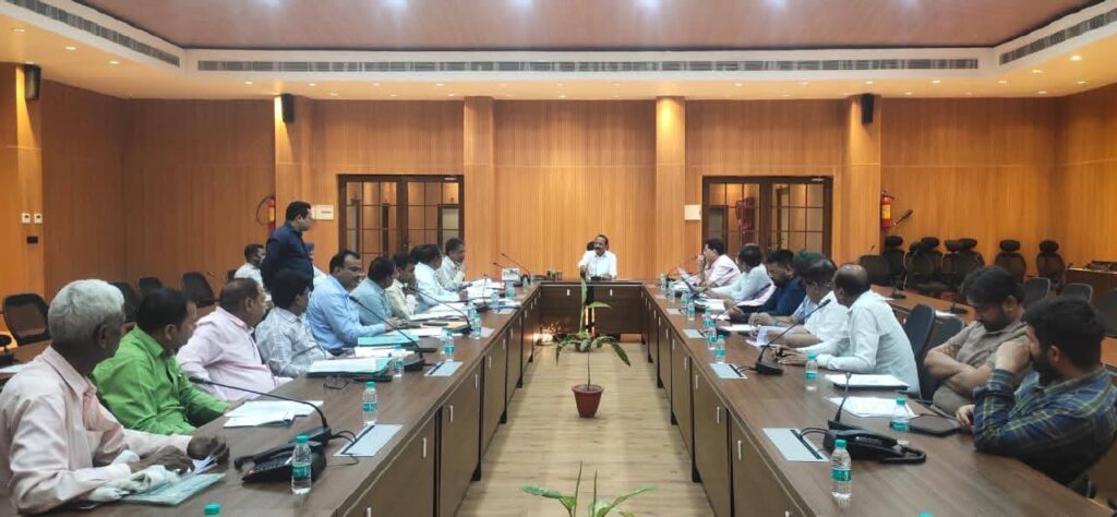 मंडलायुक्त की अध्यक्षता में पहली मंडलीय सड़क सुरक्षा समिति की बैठक संपन्न, हादसे रोकने पर सख्त निर्देश