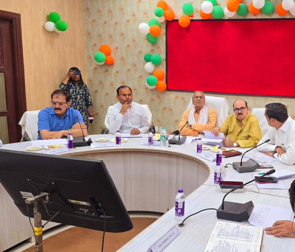 अतिवृष्टि एवं ओलावृष्टि से फसल क्षति पर उच्चस्तरीय समीक्षा बैठक, किसानों को शीघ्र राहत के निर्देश