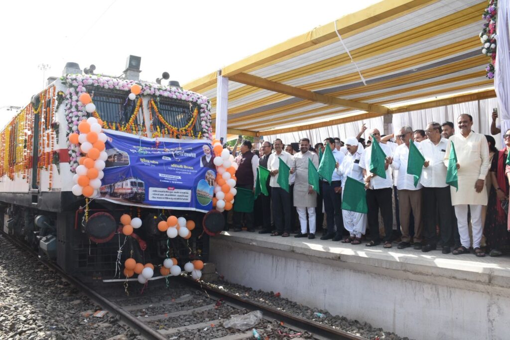 कच्छ से दिल्ली के लिए नई दैनिक एक्सप्रेस ट्रेन सेवा का शुभारंभ